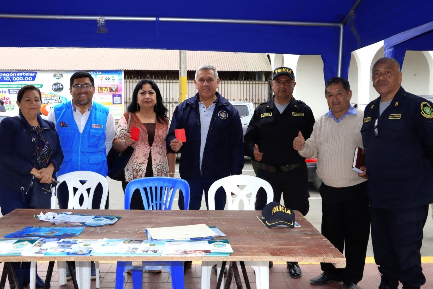Autoridades y escolares participaron en el lanzamiento de la campaña “Sácale tarjeta roja a la&nbsp;violencia”