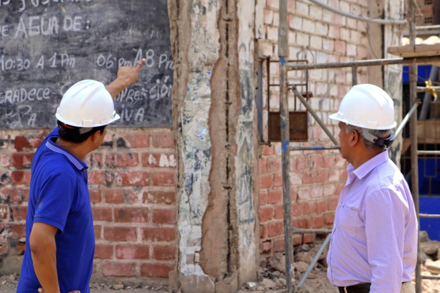 Alcalde Fenando Cárdenas inspeccionó avance de obra de piestas y veredas en&nbsp;Esquivel
