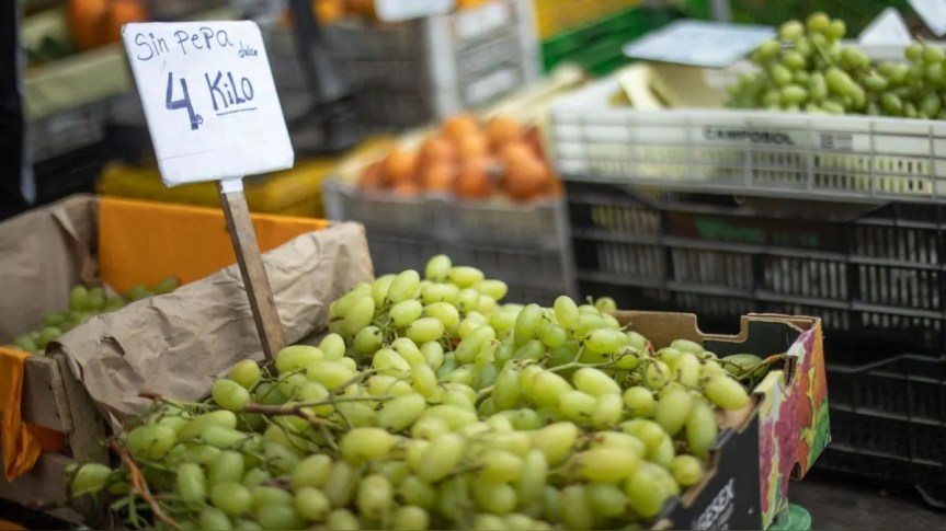 Julio Velarde: Alimentos podrían subir «fuertemente» los primeros meses del 2024 si fenómeno El Niño «es&nbsp;mayor»
