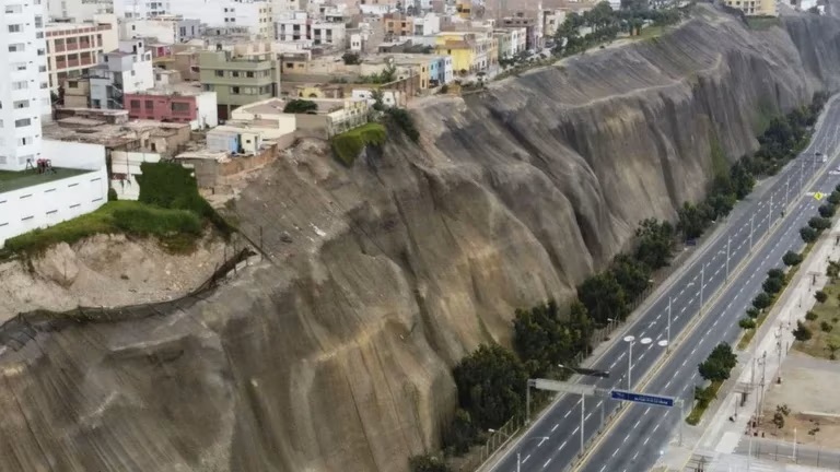 Costa Verde: mujer cayó del acantilado ante la mirada de ciudadanos y miembros de la&nbsp;PNP