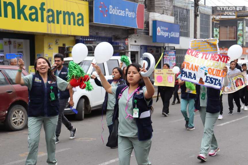 Colorido pasacalle por el Día de la Salud&nbsp;Mental