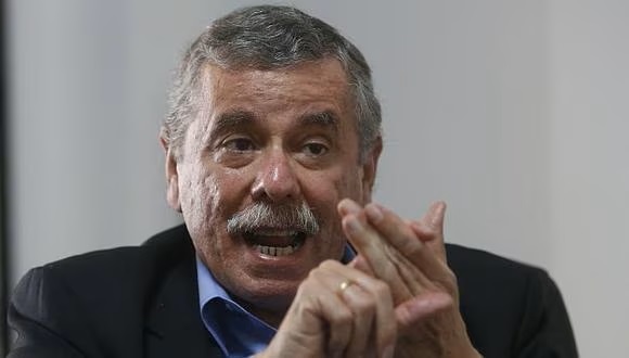 JNE entregó sus credenciales de congresista a Fernando&nbsp;Rospigliosi