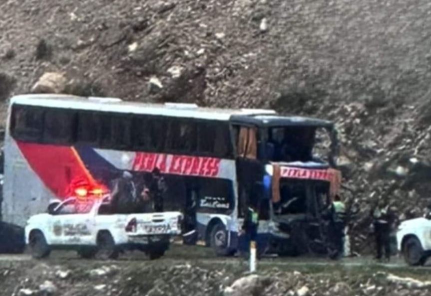 Tragedia en La Oroya: impacto de bus contra cerro deja 1 muerto y 25&nbsp;heridos