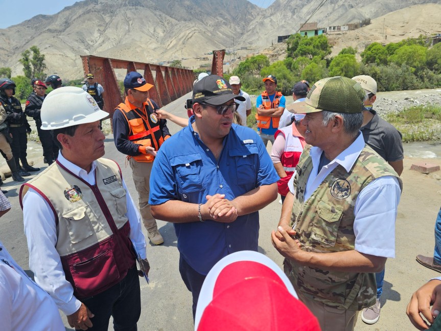 Consejero regional Víctor Huaccho y alcalde Edwin Valdivia en el equipo técnico para reconstrucción del puente Rojo de&nbsp;Palpa