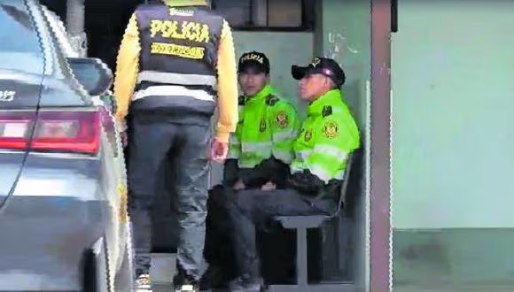 Huancayo: policías conducen a un intervenido al agente bancario para exigirle coima de 400&nbsp;soles