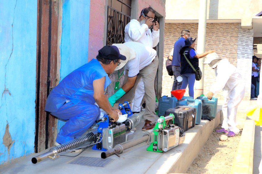 Municipalidad de Huaral y hospital San Juan Bautista unidos contra el dengue: fumigación en Villa el&nbsp;Paraíso