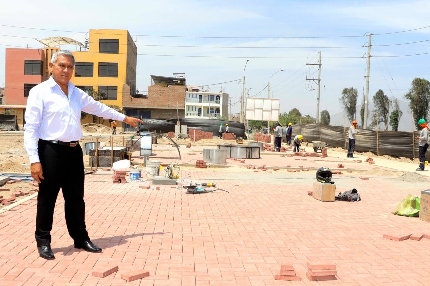 Alcalde Fernando Cárdenas supervisa avances de la obra «Creación del parque Ismael Tineo&nbsp;II»