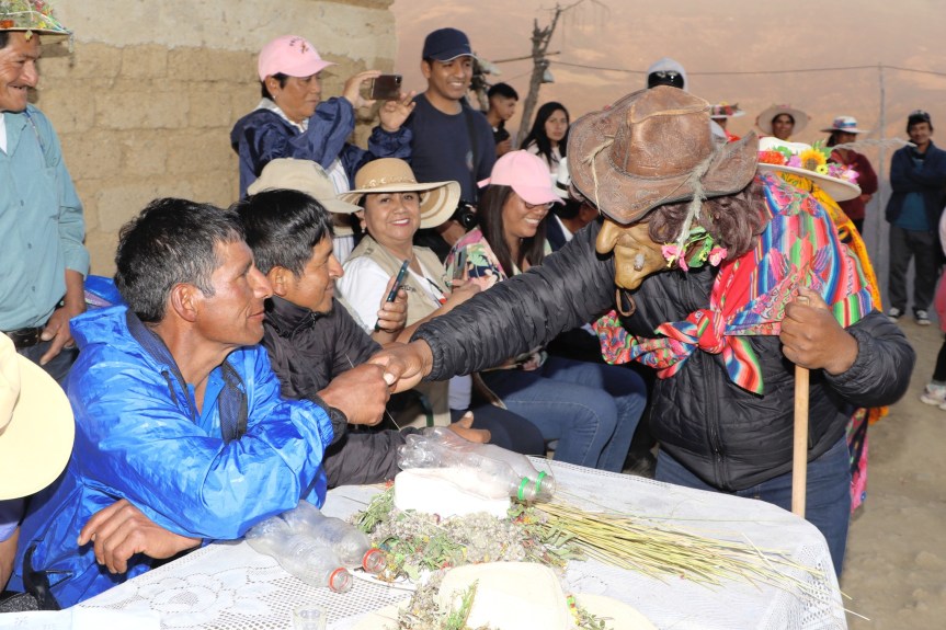 Tradicional pago al agua en Ñaupay: Un recordatorio de la crisis mundial del agua y la importancia de la&nbsp;conservación
