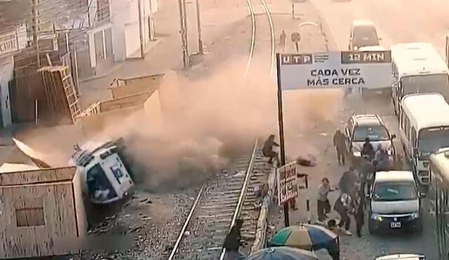 Terrible accidente de tránsito en la Carretera Central deja 12 heridos: pasajera salió despedida de&nbsp;combi