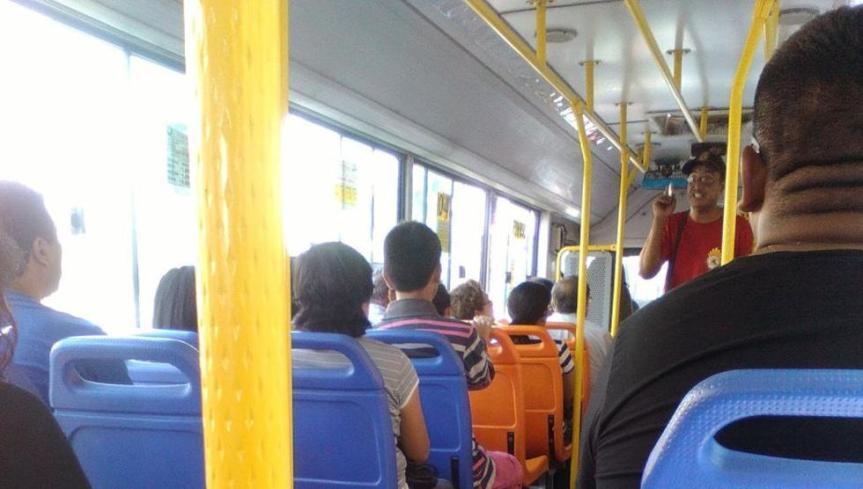 Interviene a falso bombero que subía a buses para vender caramelos en&nbsp;Miraflores