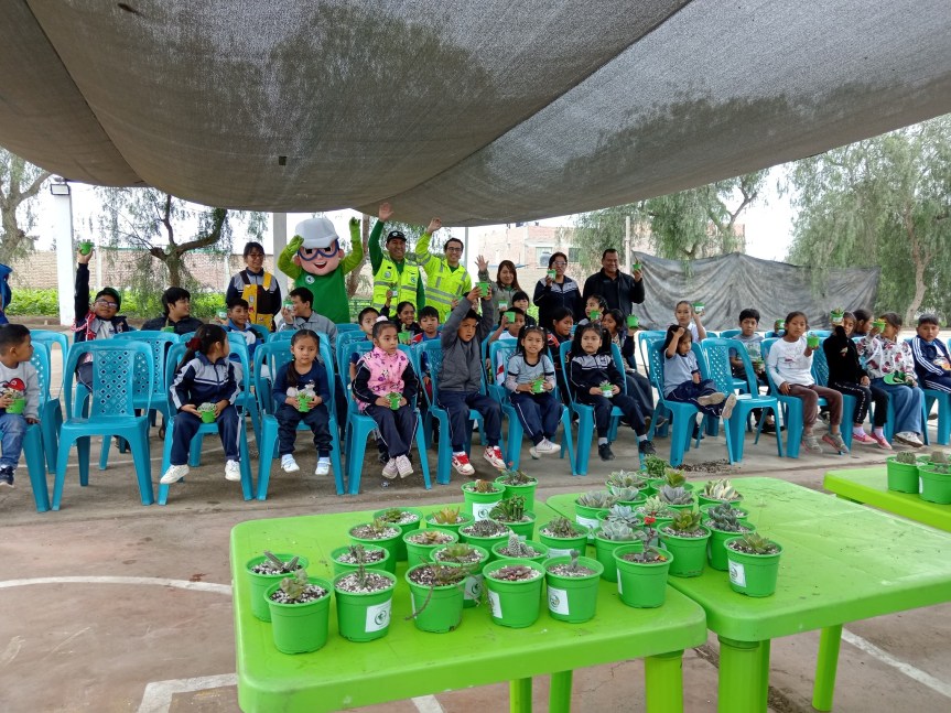 Niños de inicial y primaria participaron del Ecotrueque a cargo de Colquisiri en la I.E 20561 de&nbsp;Jecuán