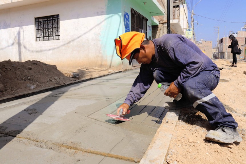 Municipalidad Provincial de Huaral impulsa el desarrollo con obras en el sector Julio Colan – camino vieno a&nbsp;Retes