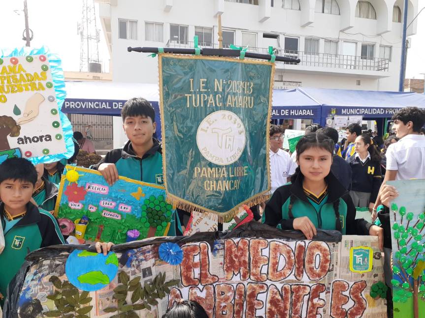 Numerosas delegaciones educativas participaron del pasacalle con motivo del Día del Medio Ambiente organizado por la Municipalidad de&nbsp;Huaral