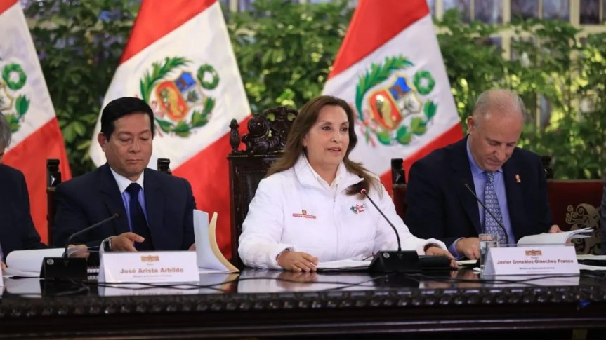 Dina Boluarte evitó responder cuántas joyas le entregó Wilfredo Oscorima: «Todo eso está en la&nbsp;Fiscalía»