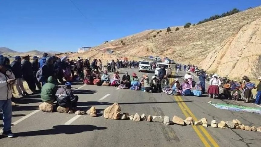 Puno: luego de casi 7 horas, manifestantes liberan puente internacional de&nbsp;Ilave
