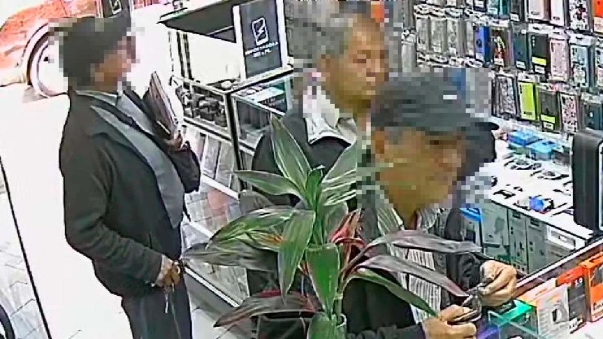 Adultos mayores son señalados como presuntos miembros de una banda criminal que robó 23 celulares de una tienda en&nbsp;Comas