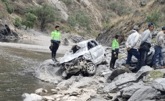 Vehículo cae a abismo en la ruta Huancayo – Ayacucho y deja dos&nbsp;muertos