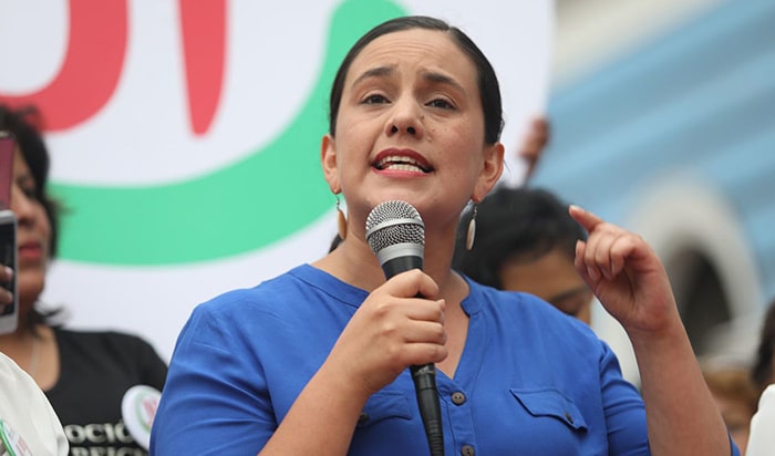 Verónika Mendoza pide insurgencia ciudadana: “Nadie debe obediencia a un gobierno&nbsp;usurpador”