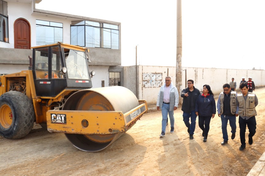 Regidores de la Comisión de Desarrollo Urbano de Huaral supervisan avance de obra de pistas y veredas en el Barrio Unión&nbsp;Obrero