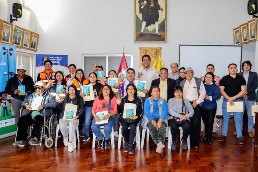 Municipalidad Provincial de Huaral capacita sobre el Sistema de Alerta Sísmica en la plaza de&nbsp;armas