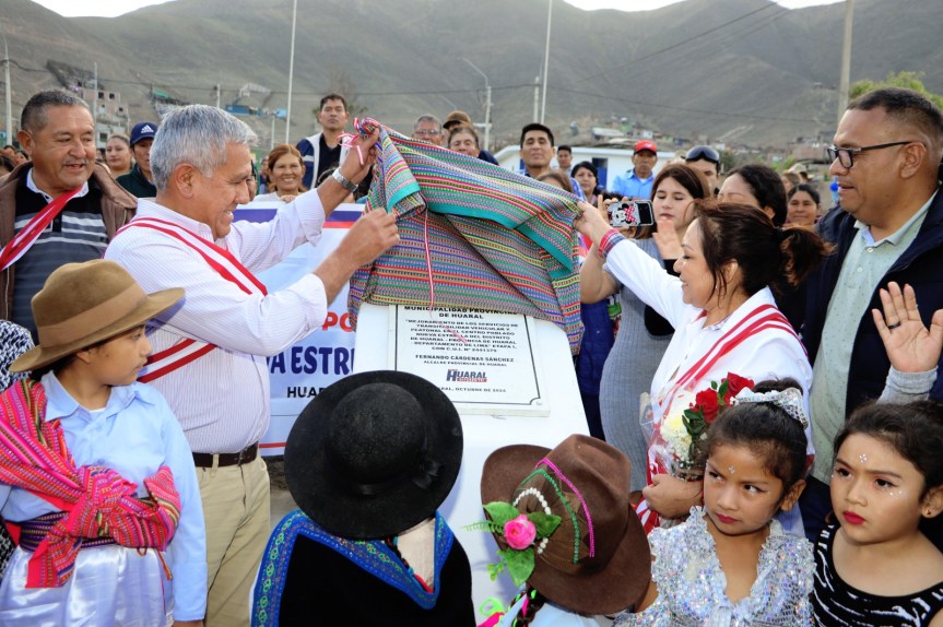 Fernando Cárdenas inaugura pistas, veredas y áreas verdes en los C.P. Nueva Estrella y la&nbsp;Macarena