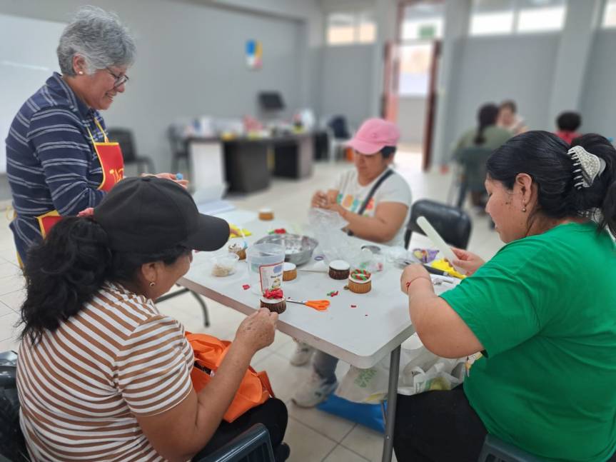 Más de 60 madres beneficiarias de los programas sociales participan de los talleres de Repostería de la&nbsp;MPH