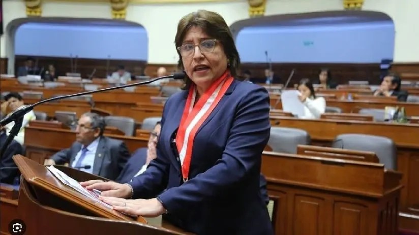 Dina Boluarte «tal vez se siente amenazada» por las carpetas fiscales en su contra, dice Delia&nbsp;Espinoza