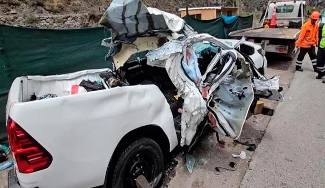 Roca se desprende de cerro y mata a 2 personas que iban en una camioneta por la Carretera&nbsp;Central