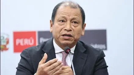 Ministro de Trabajo descarta que el incremento del sueldo mínimo «haya sido un gesto de&nbsp;populismo»