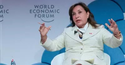 ¡Dina Boluarte en el país de las maravillas! Presidenta asegura, desde Suiza, que Perú vive época de estabilidad política, económica y calma&nbsp;social
