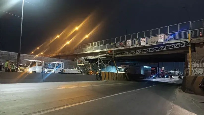 Se restableció el tránsito en la Vía Evitamiento tras caída de estructura del puente Ricardo&nbsp;Palma