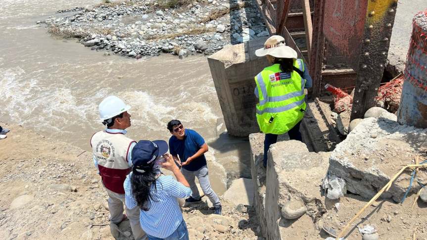 Equipo técnico del MTC realiza levantamiento de información en puente Rojo de&nbsp;Palpa