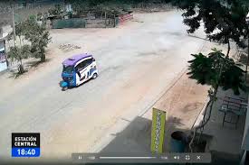 Las fuertes imágenes del choque de mototaxi que se llevó la vida de niña de 11 años y conductora de movilidad&nbsp;escolar
