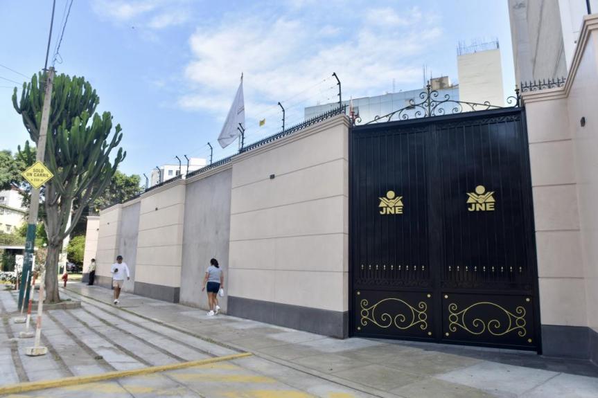 Es un fortín: El JNE terminó la construcción de su muro antiprotestas pensando en&nbsp;2026