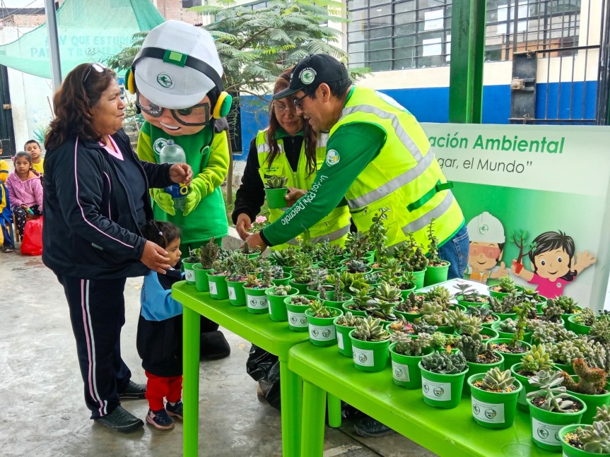 Colquisiri realizó el «Ecotrueque» para cuidar el medio ambiente en la I.E Sagrado Corazón de Jesús en Nueva&nbsp;Estrella