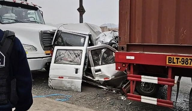 Minivan queda aplastada entre dos tráileres en Ventanilla: un herido grave en Av.&nbsp;Gambetta