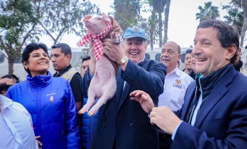López Aliaga habría infringido principio de neutralidad por uso de mascota ‘Porky junior’ en actividad oficial, según&nbsp;JEE