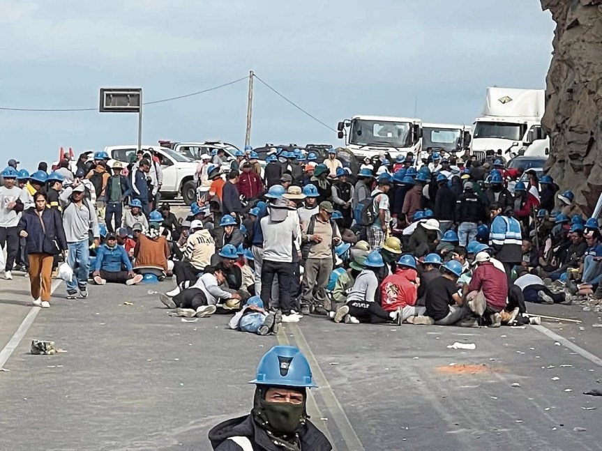 Mineros dan 2 horas de tregua; sin embargo, bloquean nuevo punto en Ocoña: Anuncian paralización&nbsp;permanente