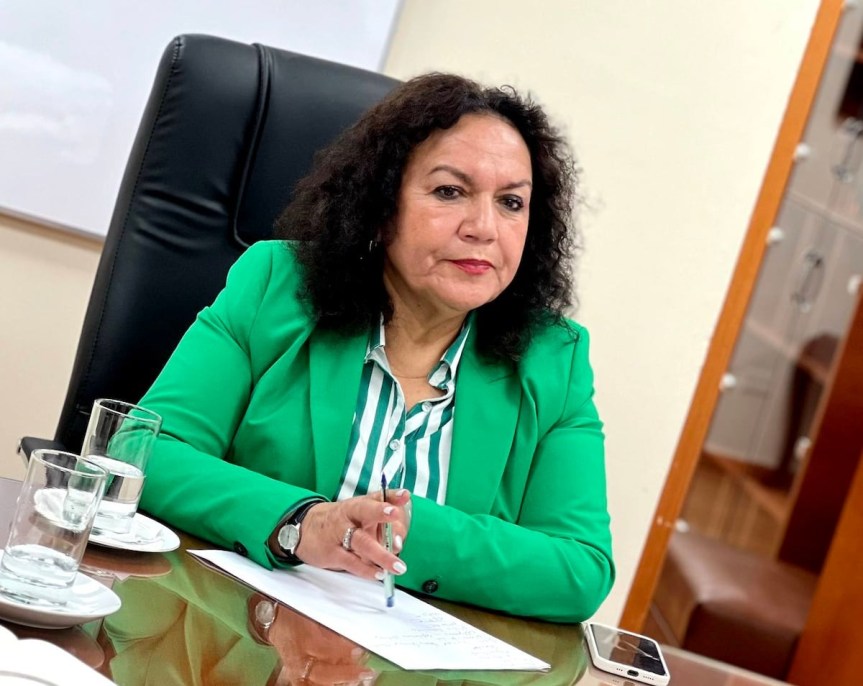 Denuncian que congresista María Acuña de APP invade parque público en&nbsp;Surco