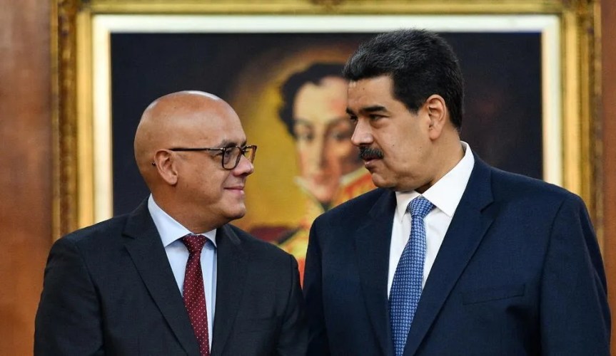 Régimen de Maduro lanza ame**naza a EE. UU. tras despliegue de buques de gue**rra: «Extranjero que entra, se queda&nbsp;preso»