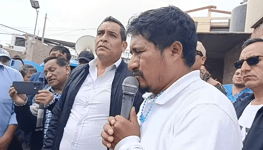 Alcalde de Pataz sigue su «Caminata de sacrificio»: Llega a la ciudad de Huacho y es recibido por pobladores y dirigentes&nbsp;transportistas