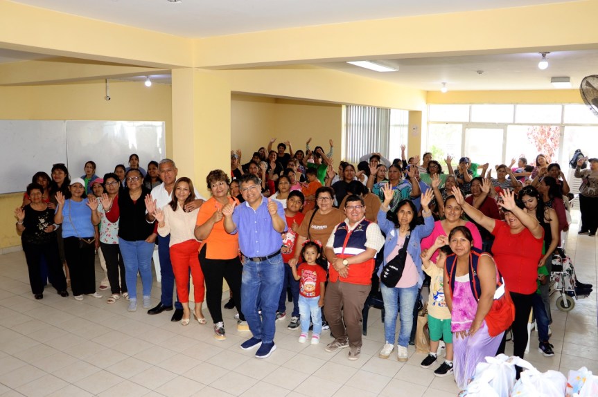 Alcalde provincial participó del compartir navideño con los integrantes del Comité del Programa del Vaso de&nbsp;Leche