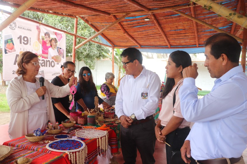 Artesanos de Aucallama exhibieron su talento en homenaje por su&nbsp;día